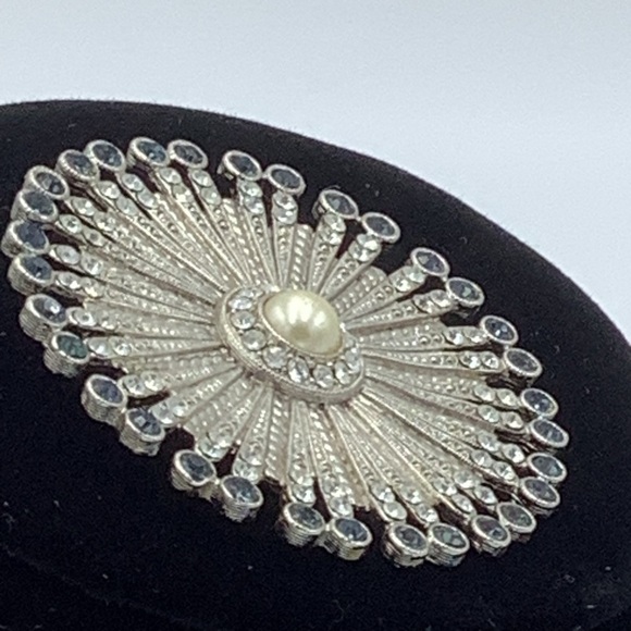 Silver Starburst Brooch with Pearl Center and Rhinestones - Picture 5 of 9